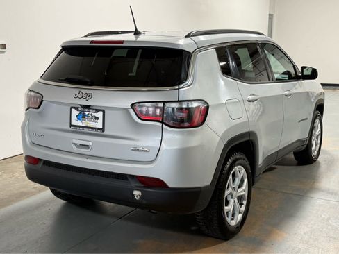 Used 2024 Jeep Compass Latitude AWD/4WD image 7