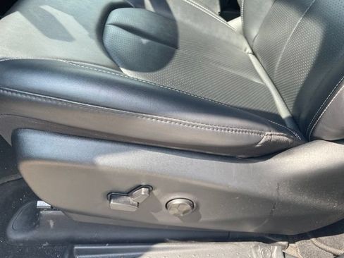 Used 2025 Chrysler Pacifica Select FWD image 6