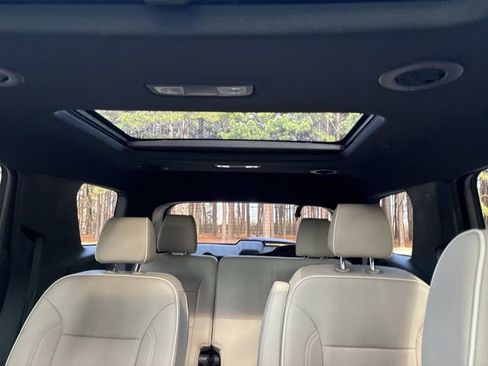 Used 2023 Chevrolet Traverse Premier image 34