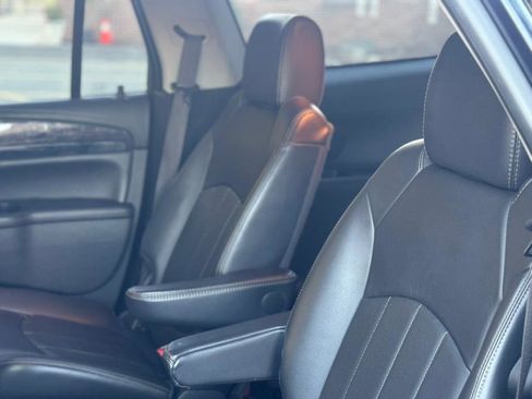 Used 2017 Buick Enclave Leather image 12