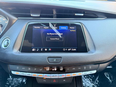 Used 2022 Cadillac XT4 Sport w/ LPO, ONYX Package FWD image 30