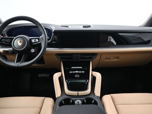 Certified 2026 Porsche Cayenne AWD/4WD image 9