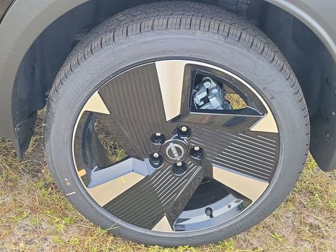 New 2026 Nissan Kicks SR image 3