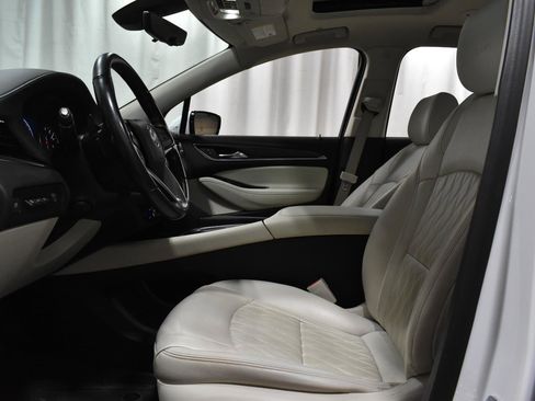 Used 2022 Buick Enclave Avenir image 3