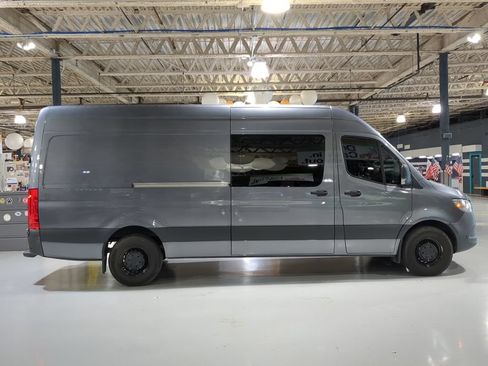 Used 2022 Mercedes-Benz Sprinter 2500 image 7