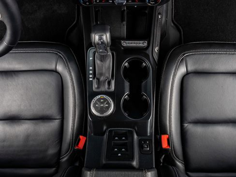 Used 2025 Ford Bronco Outer Banks AWD/4WD image 27