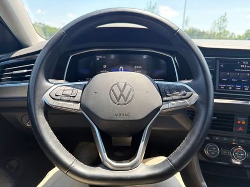 Used 2024 Volkswagen Jetta SE FWD image 36
