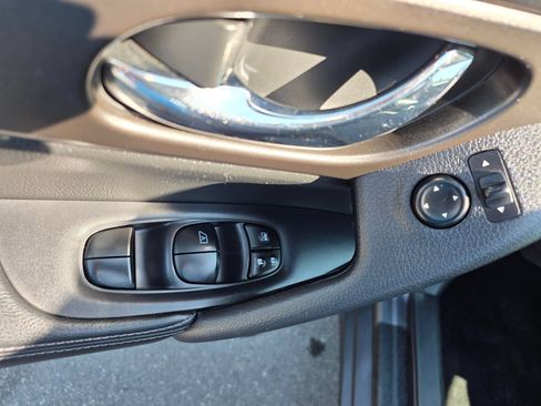 Used 2015 Nissan Rogue S AWD/4WD image 23