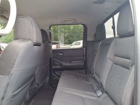 Used 2022 Nissan Frontier SV AWD/4WD image 11
