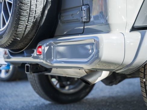 Used 2022 Jeep Wrangler Unlimited Sahara image 7