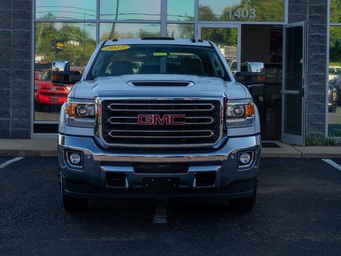 Used 2017 GMC Sierra 3500 SLT w/ Duramax Plus Package AWD/4WD image 7