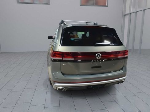 Used 2024 Volkswagen Atlas Peak Edition SE AWD/4WD image 7