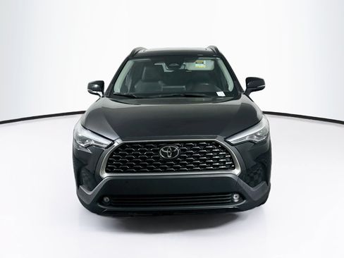 Used 2024 Toyota Corolla Cross XLE FWD image 2