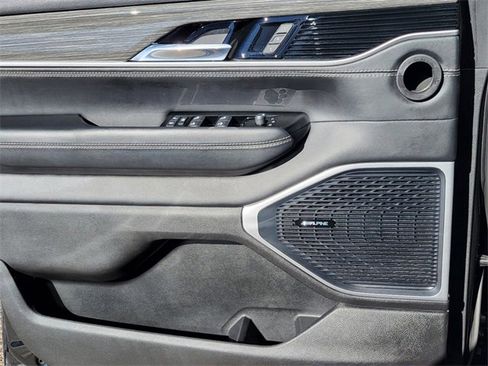 Used 2022 Jeep Wagoneer Series III image 6