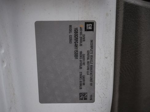 Used 2017 Chevrolet Express 3500 RWD image 18