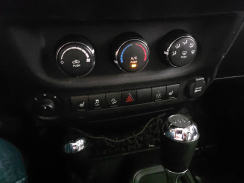 Used 2016 Jeep Wrangler Unlimited Rubicon w/ Connectivity Group AWD/4WD image 19