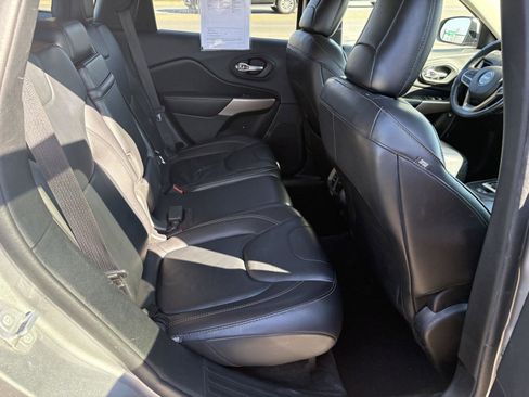 Used 2017 Jeep Cherokee Limited image 14