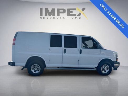 Used 2023 Chevrolet Express 2500 w/ Driver Convenience Package RWD image 6