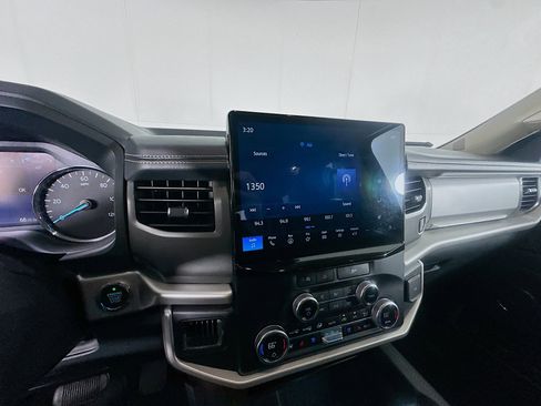 Used 2024 Ford Expedition Max XLT image 19