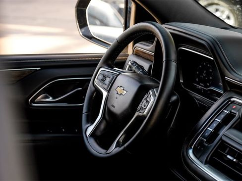 Used 2023 Chevrolet Suburban Premier image 11