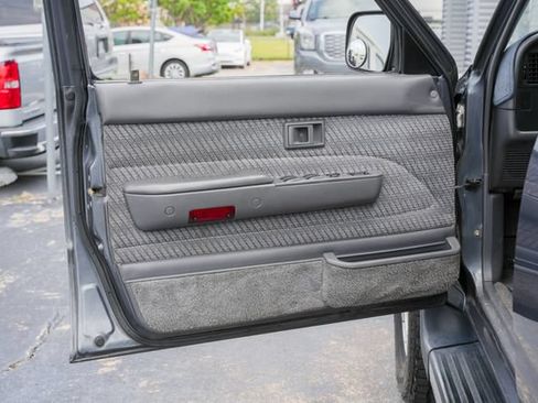 Used 1993 Toyota 4Runner SR5 AWD/4WD image 16
