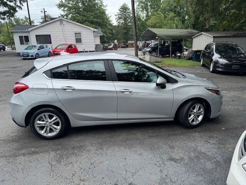 Used 2017 Chevrolet Cruze LT w/ Convenience Package image 7