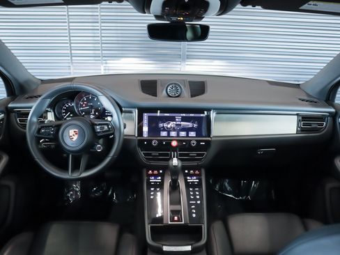Certified 2026 Porsche Macan AWD/4WD image 14