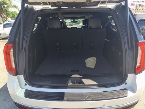 Used 2021 GMC Yukon XL SLT w/ SLT Luxury Plus Package image 12