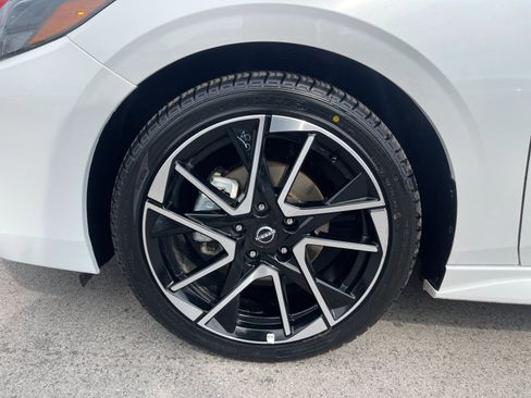 Used 2025 Nissan Sentra SR image 30