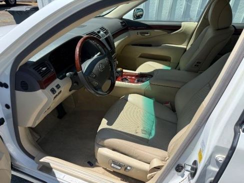Used 2010 Lexus LS 460 AWD w/ Comfort Pkg image 20