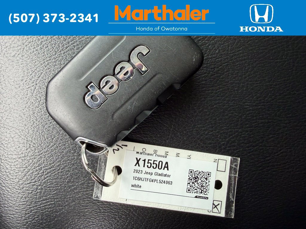 Used 2023 Jeep Gladiator Overland AWD/4WD image 24