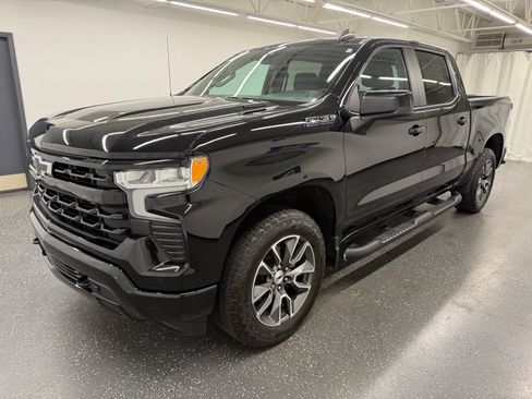 Used 2024 Chevrolet Silverado 1500 RST AWD/4WD image 4