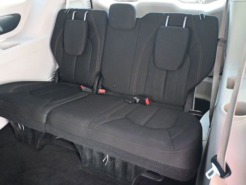 Used 2018 Chrysler Pacifica Touring Plus FWD image 15