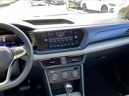 Certified 2022 Volkswagen Taos SE image 20