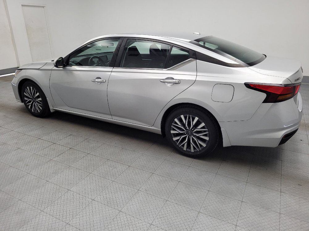 Used 2023 Nissan Altima 2.5 SV FWD image 3