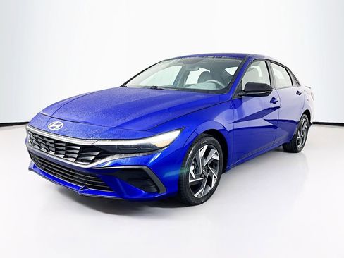 Used 2025 Hyundai Elantra Sport image 3