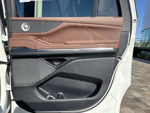 New 2026 Lincoln Navigator L Reserve AWD/4WD image 21