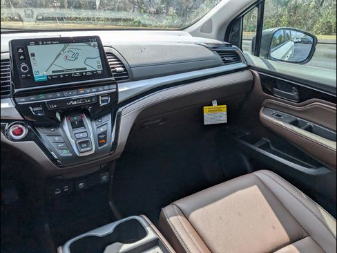 New 2026 Honda Odyssey Touring image 7