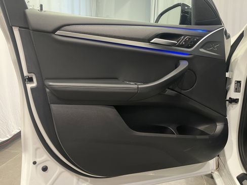 Used 2023 BMW X4 xDrive30i w/ M Sport Package image 9