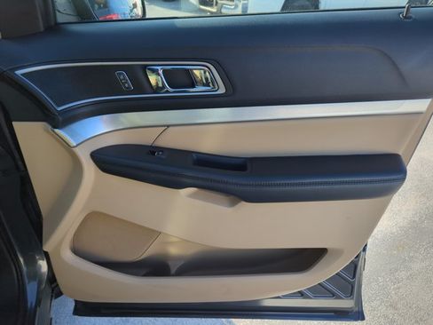 Used 2016 Ford Explorer XLT w/ Equipment Group 202A AWD/4WD image 26