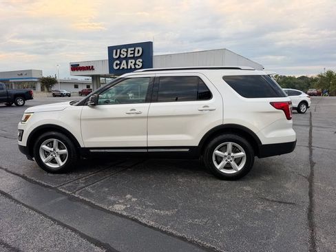 Used 2016 Ford Explorer XLT w/ Equipment Group 202A FWD image 4