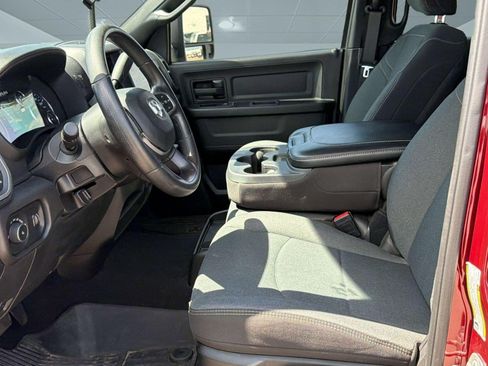 Used 2024 RAM 2500 Tradesman w/ Chrome Appearance Group AWD/4WD image 5