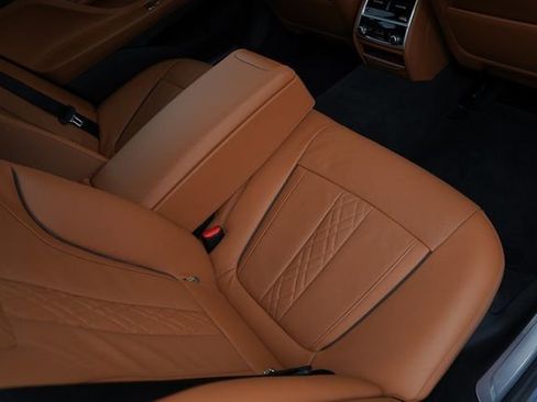 Used 2022 BMW 740i w/ M Sport Package RWD image 15