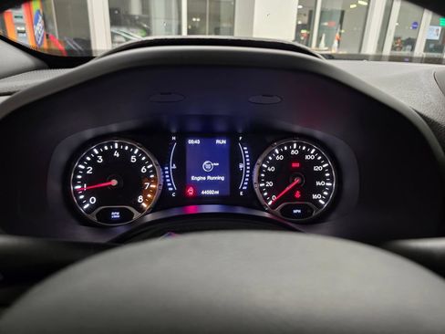 Used 2018 Jeep Renegade Latitude FWD image 19