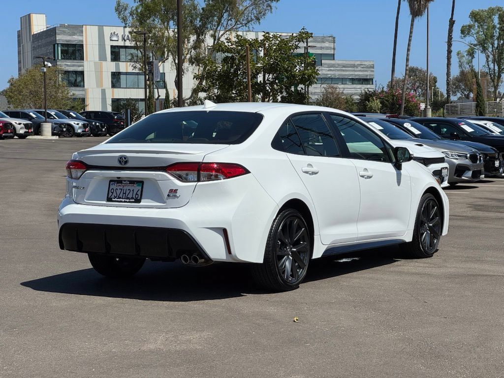 Used 2025 Toyota Corolla SE w/ SE Premium Package FWD image 32