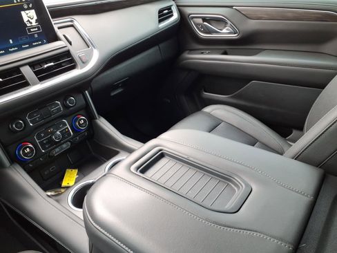 Used 2024 Chevrolet Tahoe LT w/ Luxury Package RWD image 19