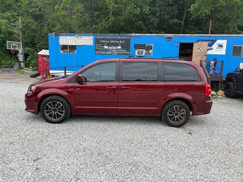 Used 2017 Dodge Grand Caravan GT FWD image 2