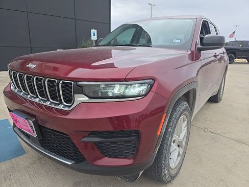 Used 2023 Jeep Grand Cherokee Laredo w/ Luxury Tech Group I image 4