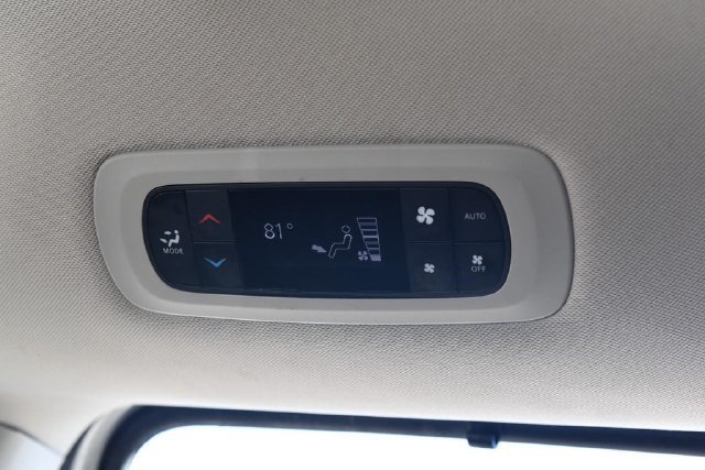 Used 2024 Chrysler Pacifica Touring-L FWD image 23