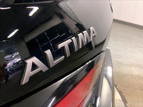 Used 2025 Nissan Altima 2.5 SV FWD image 8